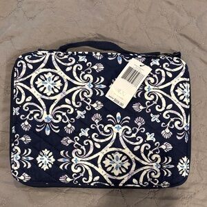 Vera Bradley iPad organizer           Navy and White Quilted